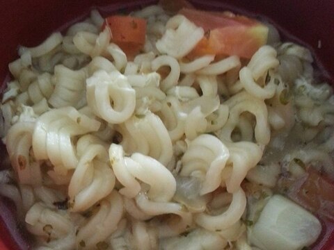 袋塩ラーメンでトマトとオレガノ入りラーメン